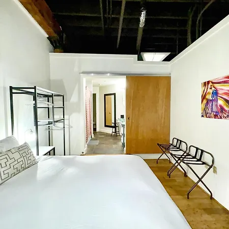 Rock Apartment *