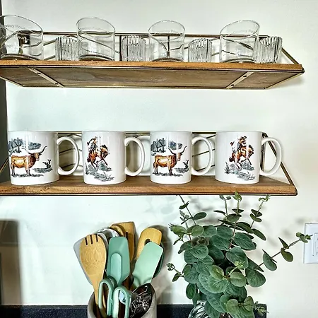 Brooks Apartment *