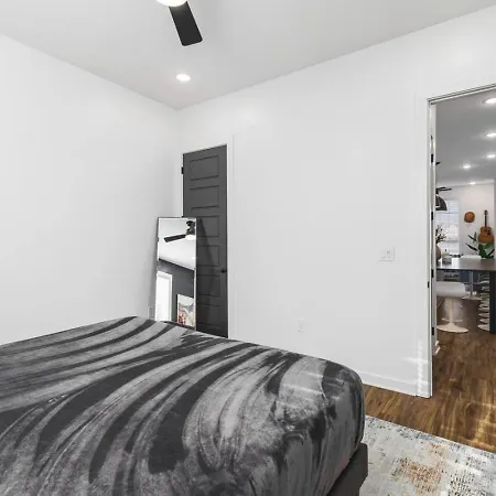Two Adjacent Homes Sleeps 24 Only 3 Miles To Broadway