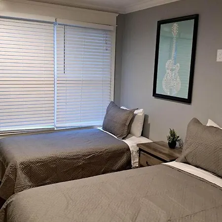 Holiday home 1a Rooftop Deck, 3mi Broadway, Side By Side Available *