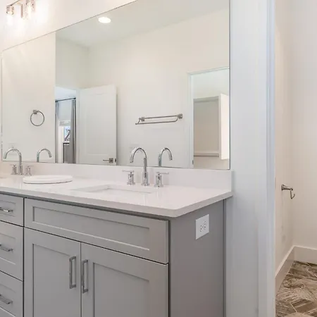 - 405 Marshall St #3 * Nashville