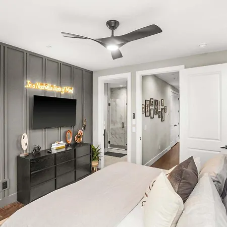 Luxury House In With Rooftop Deck * Nashville