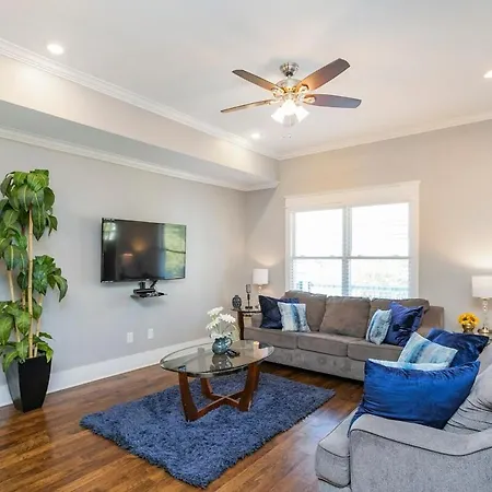 Holiday home 1a Rooftop Deck, 3mi Broadway, Side By Side Available *