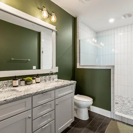 Private Rooftop Near Vanderbilt Only 2 Miles From Downtown Holiday home