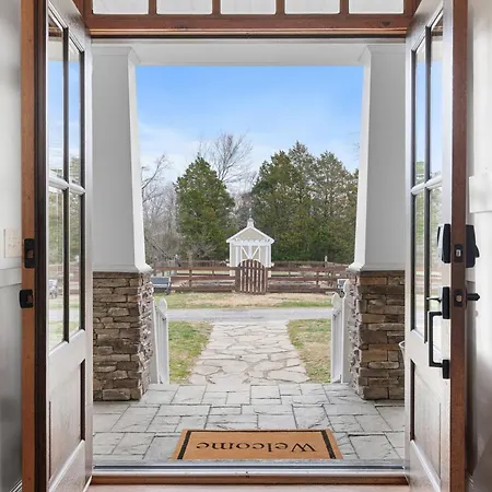 Retreat - Pool/hot Tub/karaoke/theatre +