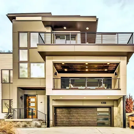 Villa Stunning Skyline Manor - Rooftop Views