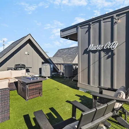 Holiday home Two Adjacent Homes Sleeps 24 Only 3 Miles To Broadway