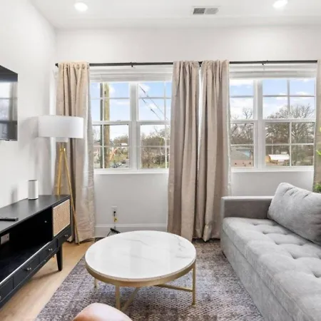 Sleeps 32 Only 10 Minutes To Broadway 4 Side By Side Holiday home Nashville