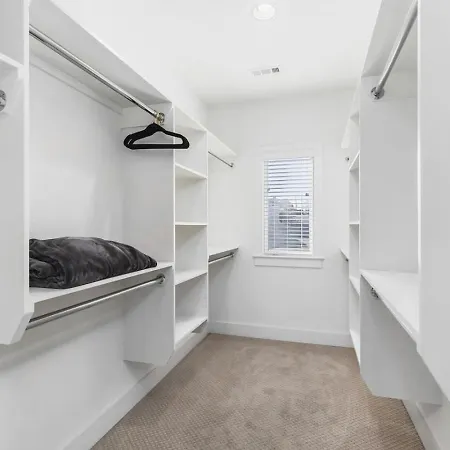 Two Neighboring Homes Sleeps 24 Walk To 12 South Holiday home