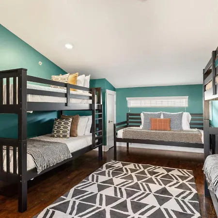 Private Rooftop Near Vanderbilt Only 2 Miles From Downtown Holiday home