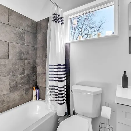 Spacious Duplex In Prime Location Holiday home Nashville