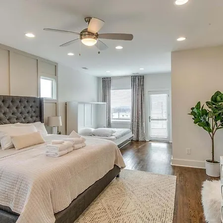Stunning Skyline Manor - Rooftop Views Villa Nashville