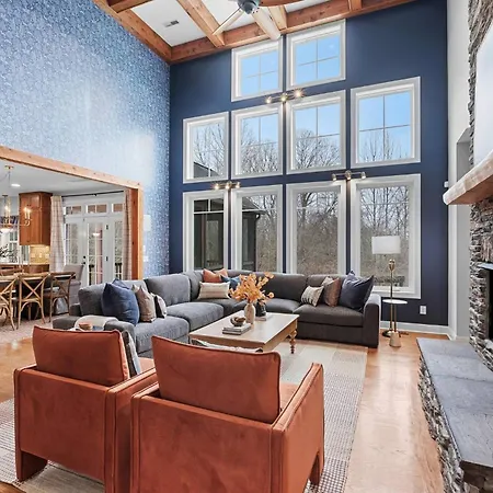 Retreat - Pool/hot Tub/karaoke/theatre + * Nashville