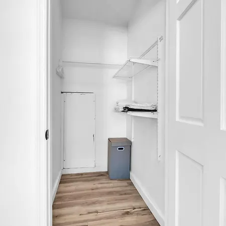 Spacious Duplex In Prime Location