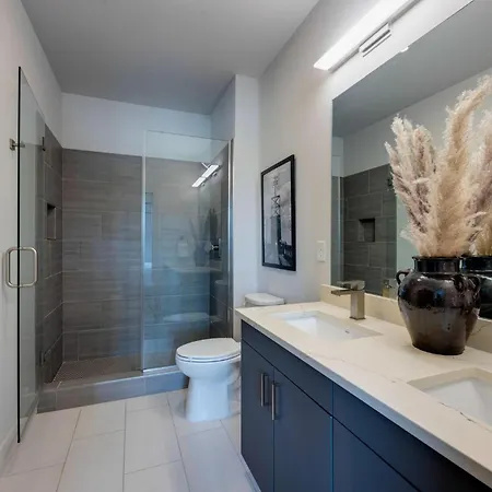 Chorus - Odyssey - Pool & Gym - Walk To Vanderbilt Holiday home