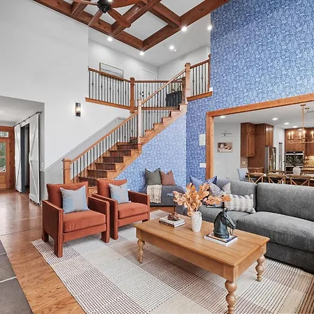 Retreat - Pool/hot Tub/karaoke/theatre + * Nashville