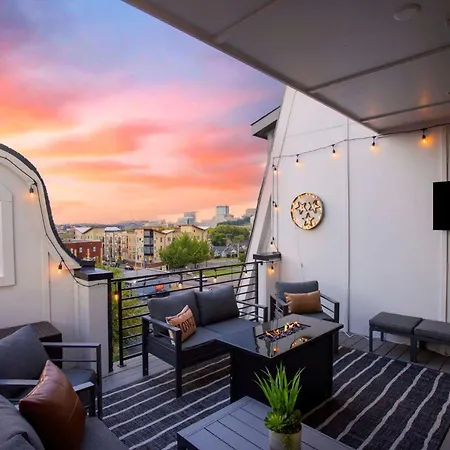 Holiday home Luxury House In With Rooftop Deck *