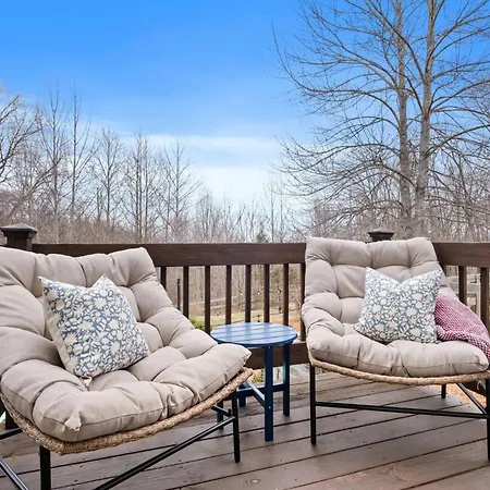 Holiday home Retreat - Pool/hot Tub/karaoke/theatre + Nashville