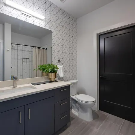 Chorus - Odyssey - Pool & Gym - Walk To Vanderbilt Holiday home