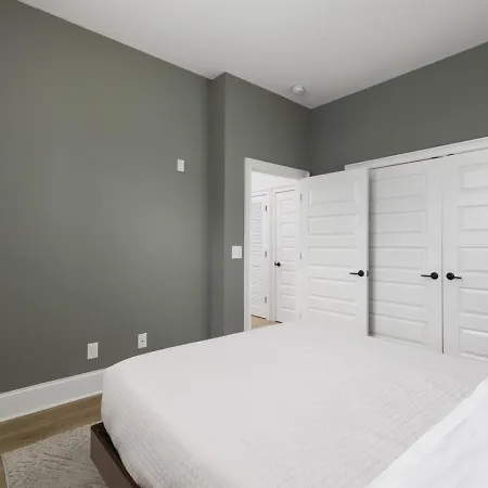 Holiday home Sleeps 20 Three Side By Side 10 Minutes To Broadway