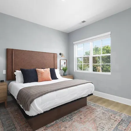 Sleeps 32 Only 10 Minutes To Broadway 4 Side By Side Nashville