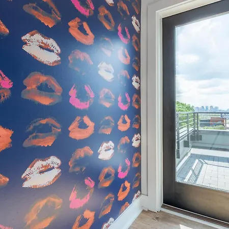 Holiday home Luxe Group With Hot Tub & Rooftop Lounge