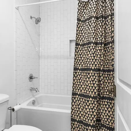 Two Neighboring Homes Sleeps 24 Walk To 12 South Holiday home