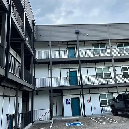 Holiday home Only 3 Miles From Broadway Sleeps 16 Two Side By Side Nashville