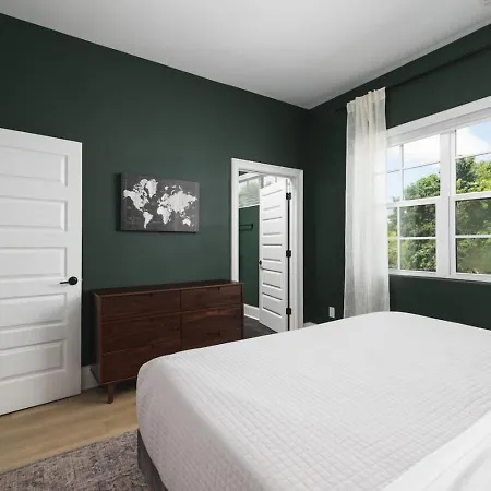 Sleeps 32 Only 10 Minutes To Broadway 4 Side By Side Holiday home Nashville