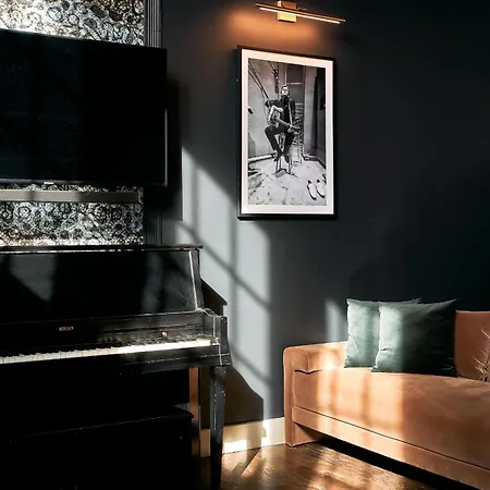 Apartment Stylish 2 Penthouse Walk To Shopping, Food, 1 Of 7 Themed Lofts At Cowrite, Find Coffee And Tacos Downstairs, Complimentary Spin Class, Walk To Shopping In 12 South, 10 Minutes To Broadway, Parking, 24 Hr Hospitality Nashville