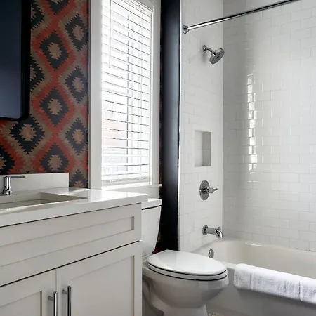 Apartment Soaring Ceilings & King Beds Overlooking Courtyard, 1 Of 7 Themed Lofts At Cowrite, Find Coffee And Tacos Downstairs, Complimentary Spin Class, Walk To Shopping In 12 South, 10 Minutes To Broadway, Parking, 24 Hr Hospitality Nashville