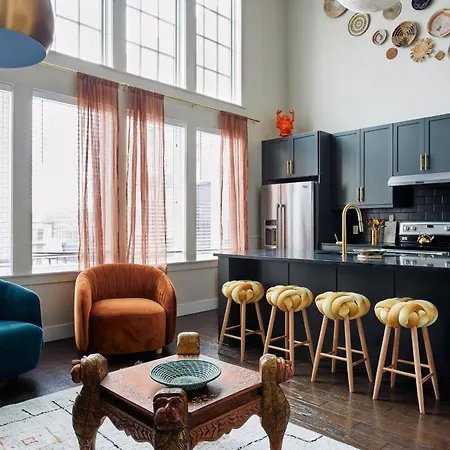 Apartment Stylish Boho Courtyard Loft With King Beds In 12s At 1 Of 7 Themed Lofts At Cowrite, Find Coffee And Tacos Downstairs, Complimentary Spin Class, Walk To Shopping In 12 South, 10 Minutes To Broadway, Parking, 24 Hr Hospitality *