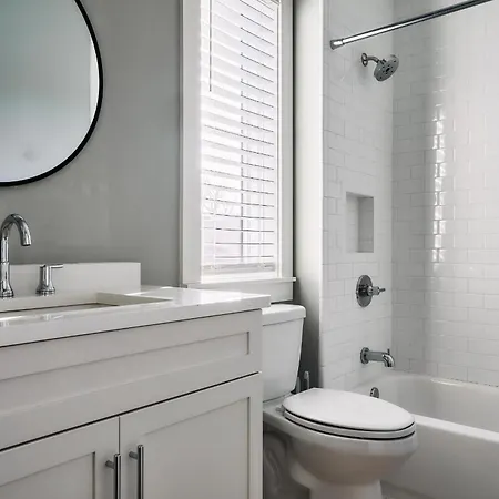Soaring Ceilings & King Beds Overlooking Courtyard, 1 Of 7 Themed Lofts At Cowrite, Find Coffee And Tacos Downstairs, Complimentary Spin Class, Walk To Shopping In 12 South, 10 Minutes To Broadway, Parking, 24 Hr Hospitality Nashville