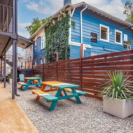 Dolly On Music Row Sleeps 12 Apartment