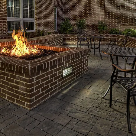Courtyard By Marriott Hills 3*