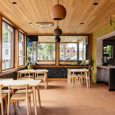 Ada Accessible Dog Friendly With Patio, Yard Ample Parking, Great For Families, 12 Mins To Broadway, 12south, Geodis Park, 24 Hr Hospitality Holiday home