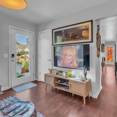 5 Min To Dt-multicade Arcade-scenic-nature Trails Apartment *
