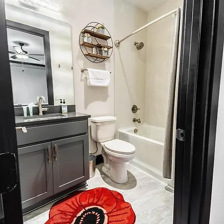 Two Lavish Gulch Homes - Mins To Broadway Holiday home *