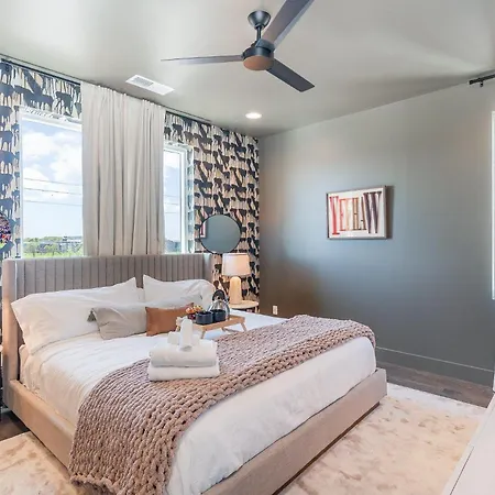 Nimbus-rooftop Deck-hot Tub-mins To Broadway Holiday home Nashville