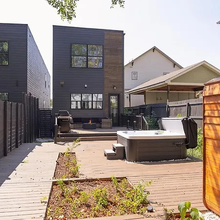 Luxury Retreat Sauna, Hot Tub And Fire Pit Holiday home Nashville