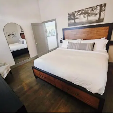 Holiday home 3br And 3ba 5 Min Dt Firepit Patio And Sleeps 10 Nashville