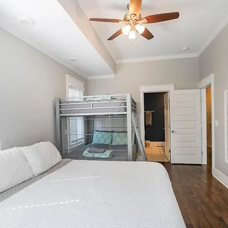 Holiday home 1a Rooftop Deck, 3mi Broadway, Side By Side Available Nashville