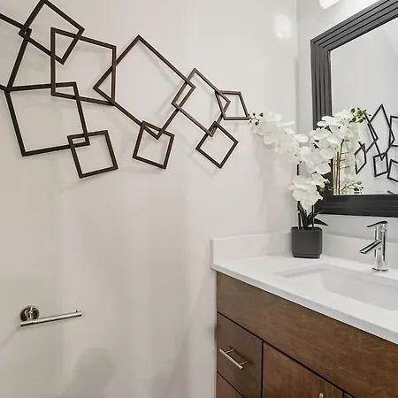 Holiday home 3br And 3ba 5 Min Dt Firepit Patio And Sleeps 10 Nashville