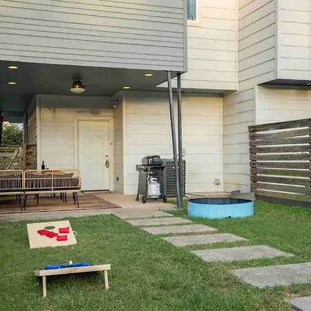 Holiday home 3br And 3ba 5 Min Dt Firepit Patio And Sleeps 10 Nashville
