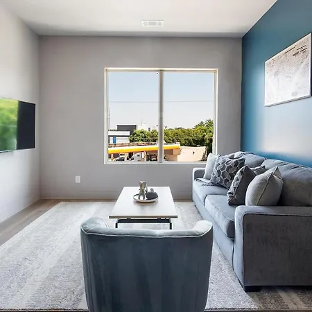 Landing - The Haysboro Apartment *