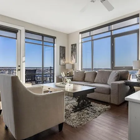 Luxurious Downtown Corner Views 2 Bed 2bath 61 Holiday home