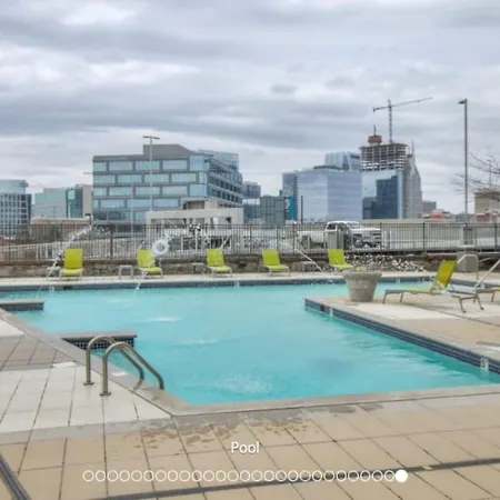 Luxurious Downtown 2 Bedroom 2 Bath With Views 1m