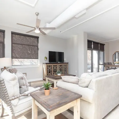 Holiday home Luxurious Downtown 2 Bedroom 2 Bath With Views 1m