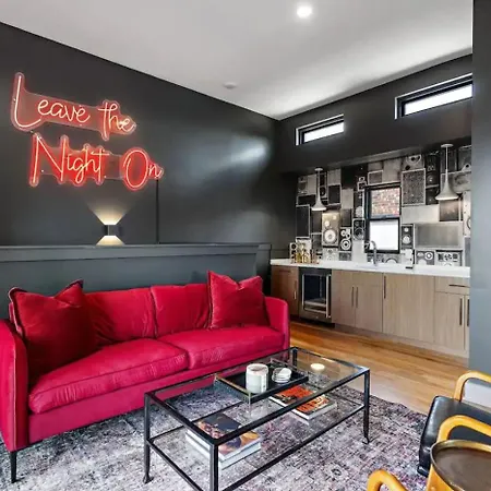 Holiday home 2 Homes With Rooftops & Views Nashville