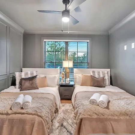Holiday home New 2 Luxe Townhomes With Rooftops Sleeps 24 *